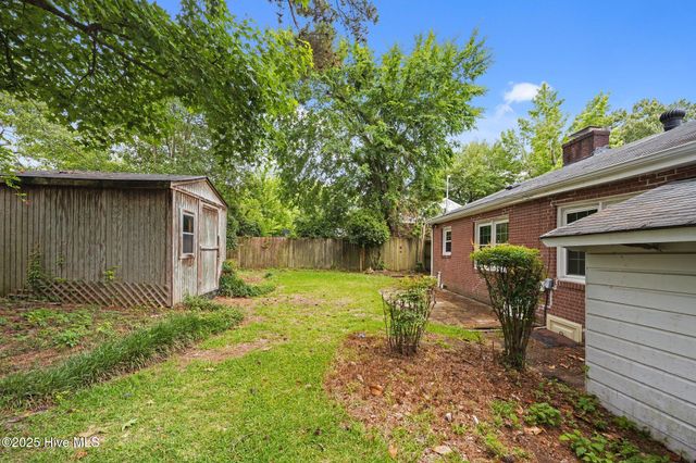 2304 Jefferson Drive, Greenville, NC 27858