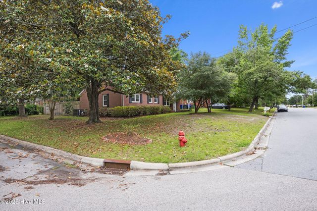 2304 Jefferson Drive, Greenville, NC 27858