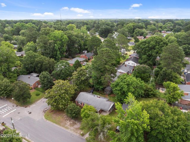 2304 Jefferson Drive, Greenville, NC 27858