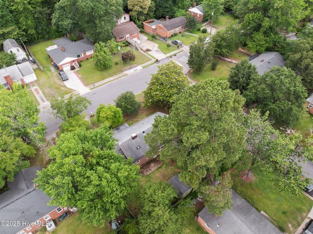2304 Jefferson Drive, Greenville, NC 27858