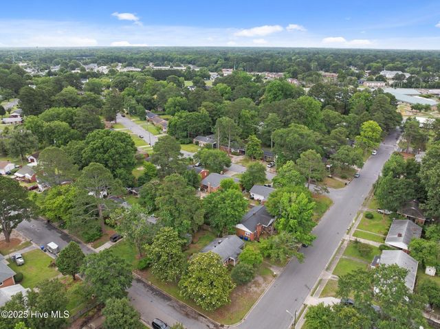 2304 Jefferson Drive, Greenville, NC 27858