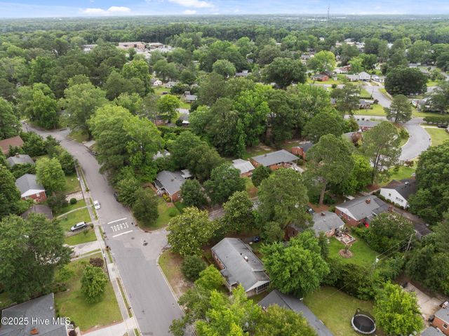 2304 Jefferson Drive, Greenville, NC 27858