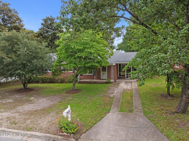 2304 Jefferson Drive, Greenville, NC 27858