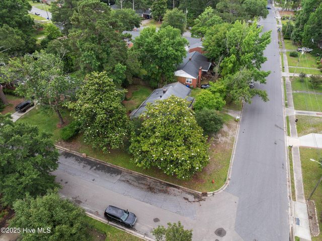 2304 Jefferson Drive, Greenville, NC 27858