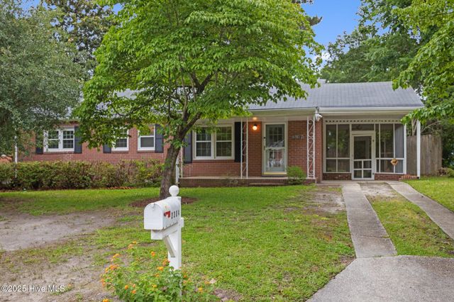 2304 Jefferson Drive, Greenville, NC 27858