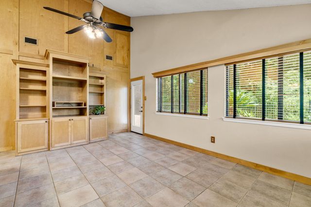 2 N Timber Top Dr, The Woodlands, TX 77380