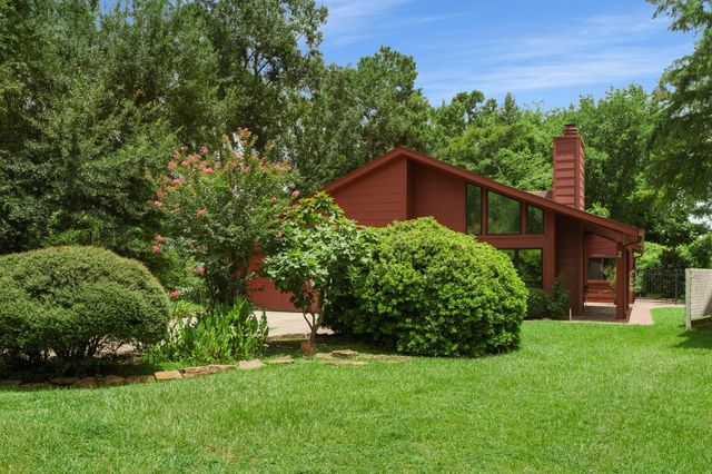 2 N Timber Top Dr, The Woodlands, TX 77380