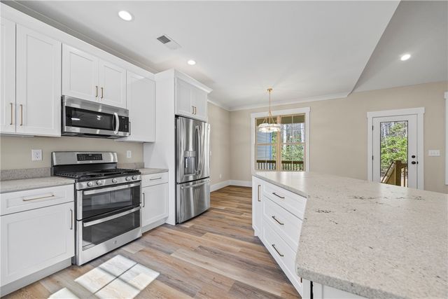 437 Falcons Lair West Drive, Walhalla, SC 29691