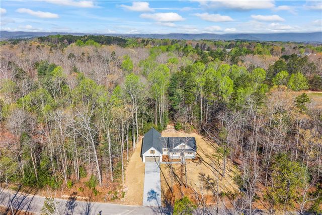 437 Falcons Lair West Drive, Walhalla, SC 29691