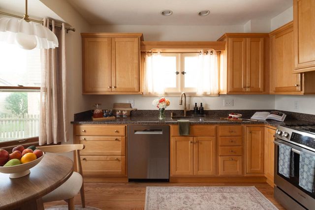 5244 N Shoreland AVENUE, Whitefish Bay, WI 53217