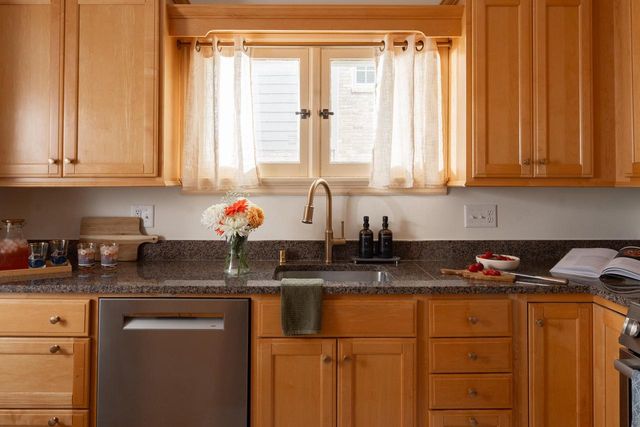 5244 N Shoreland AVENUE, Whitefish Bay, WI 53217