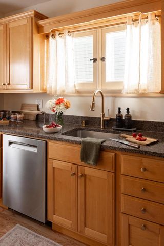 5244 N Shoreland AVENUE, Whitefish Bay, WI 53217