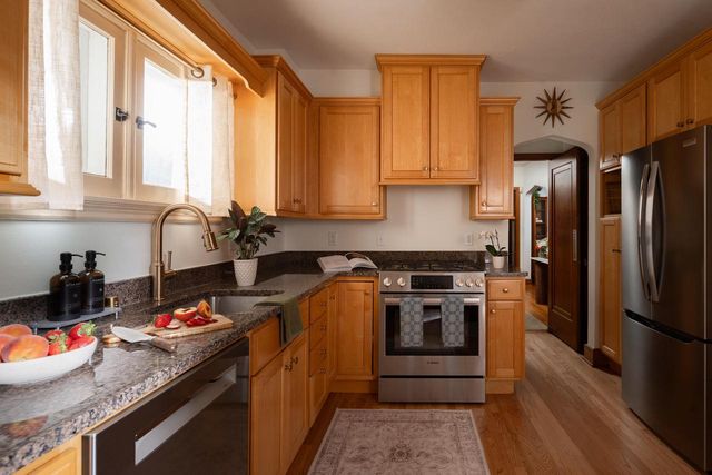 5244 N Shoreland AVENUE, Whitefish Bay, WI 53217