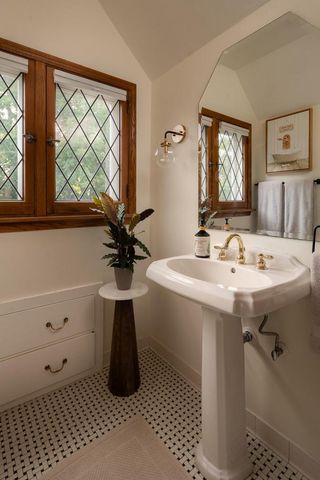 5244 N Shoreland AVENUE, Whitefish Bay, WI 53217