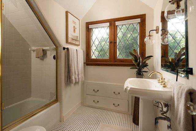 5244 N Shoreland AVENUE, Whitefish Bay, WI 53217