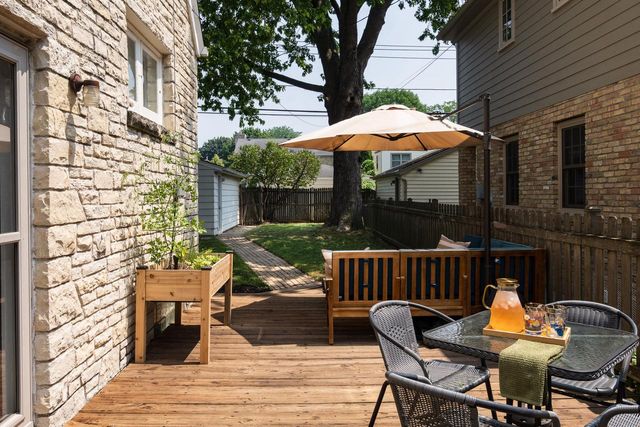 5244 N Shoreland AVENUE, Whitefish Bay, WI 53217