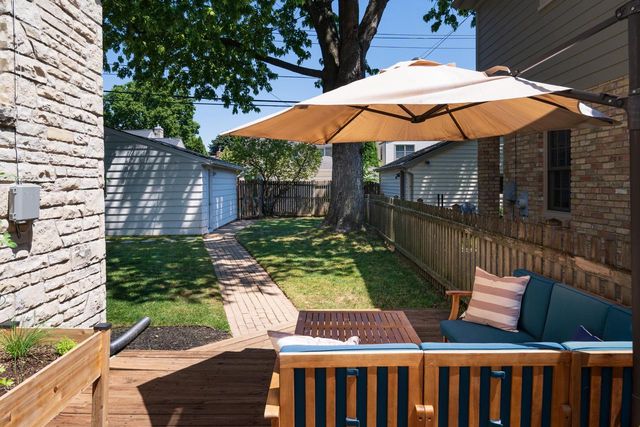 5244 N Shoreland AVENUE, Whitefish Bay, WI 53217