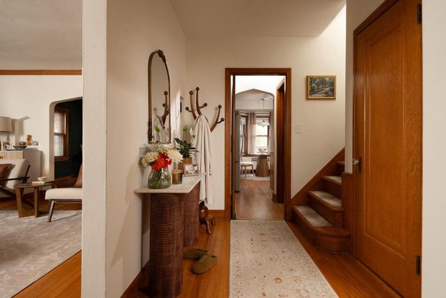 5244 N Shoreland AVENUE, Whitefish Bay, WI 53217