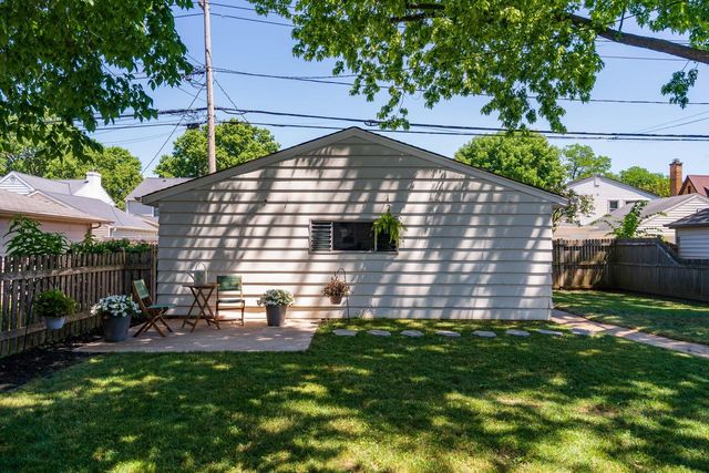 5244 N Shoreland AVENUE, Whitefish Bay, WI 53217