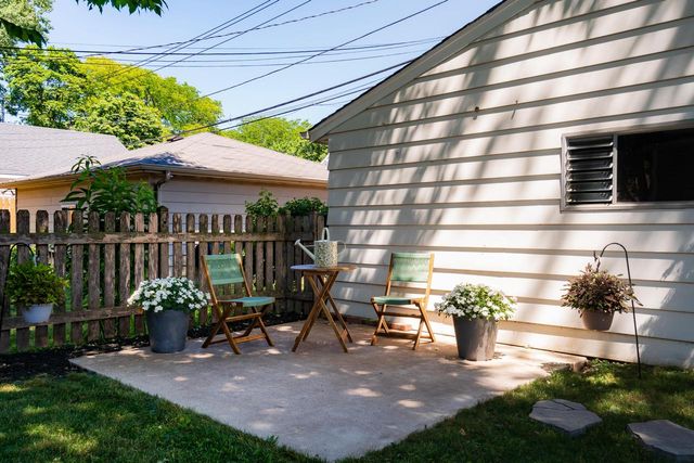 5244 N Shoreland AVENUE, Whitefish Bay, WI 53217