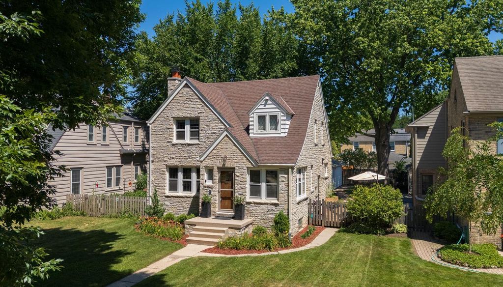 5244 N Shoreland AVENUE, Whitefish Bay, WI 53217