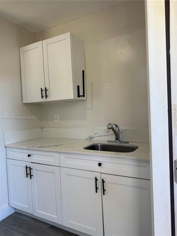 522 NW 13th Ave 1, Fort Lauderdale, FL 33311