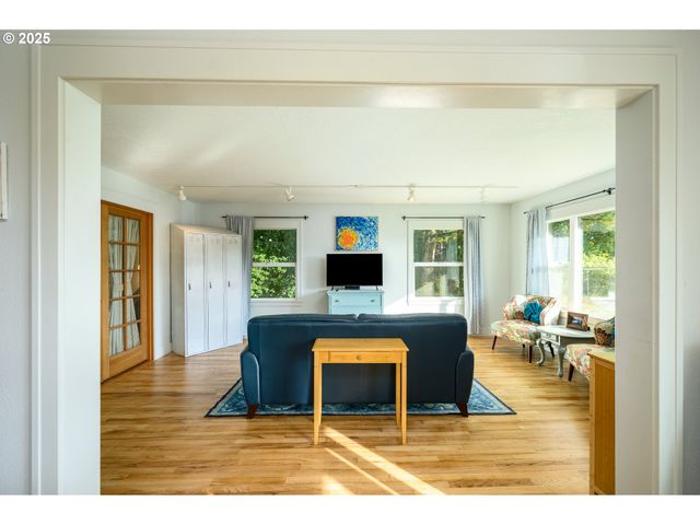 8030 Nw MEADOW LAKE Rd, Carlton, OR 97111