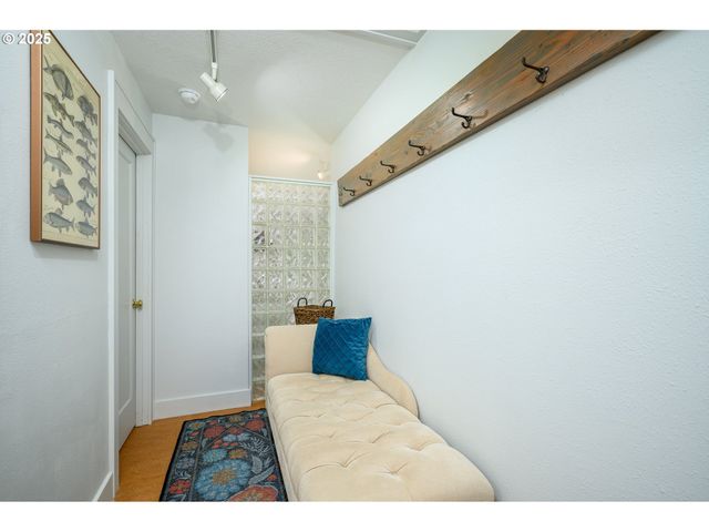 8030 Nw MEADOW LAKE Rd, Carlton, OR 97111