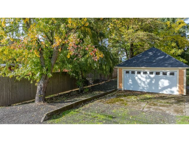 8030 Nw MEADOW LAKE Rd, Carlton, OR 97111