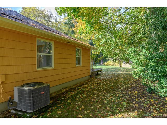 8030 Nw MEADOW LAKE Rd, Carlton, OR 97111