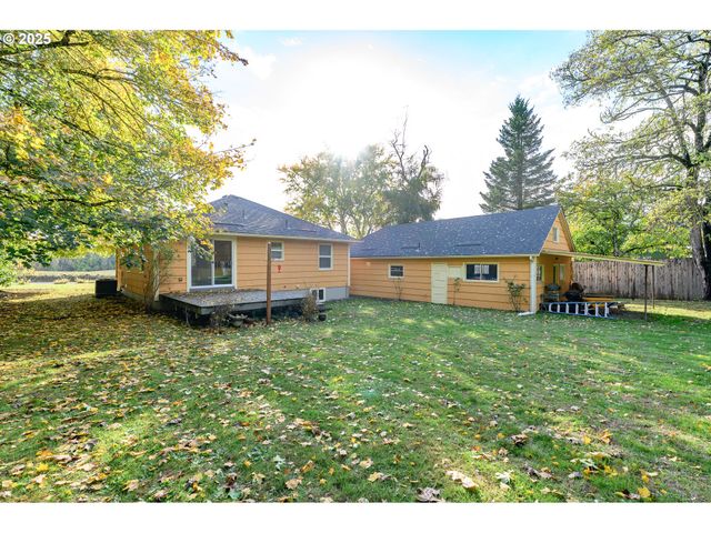 8030 Nw MEADOW LAKE Rd, Carlton, OR 97111