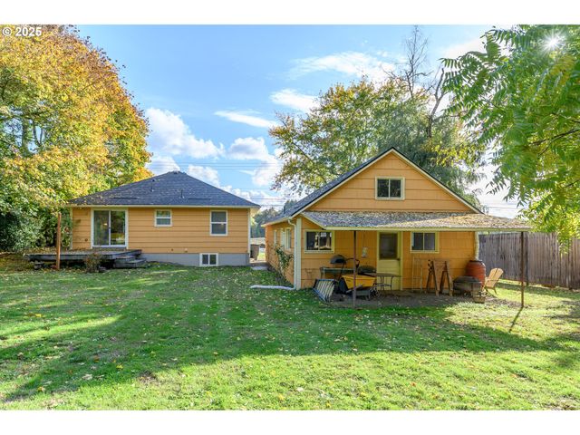 8030 Nw MEADOW LAKE Rd, Carlton, OR 97111