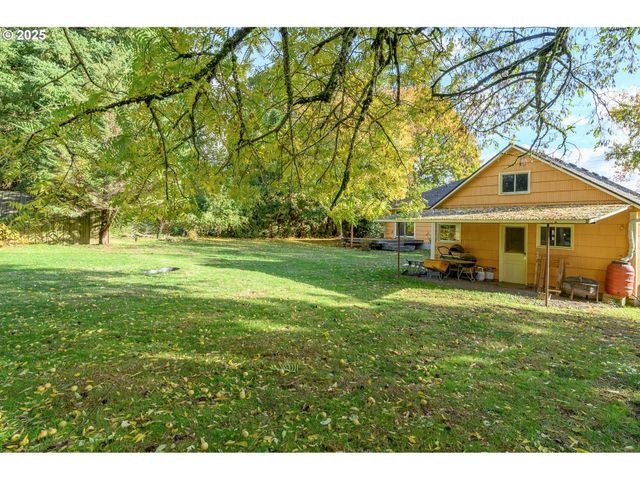 8030 Nw MEADOW LAKE Rd, Carlton, OR 97111