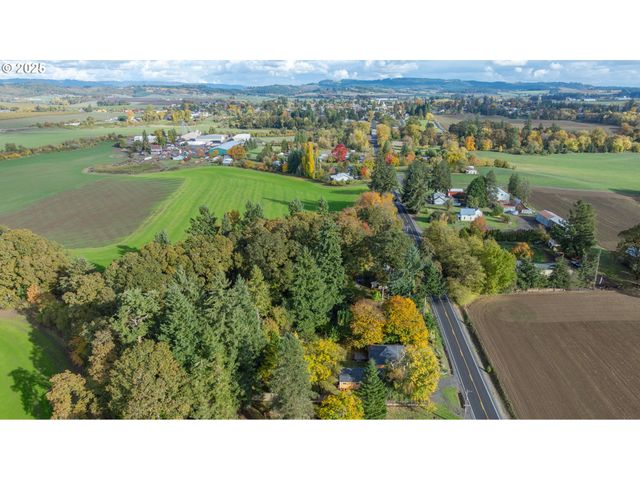 8030 Nw MEADOW LAKE Rd, Carlton, OR 97111