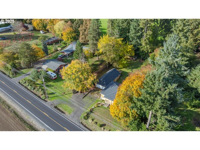 8030 Nw MEADOW LAKE Rd, Carlton, OR 97111