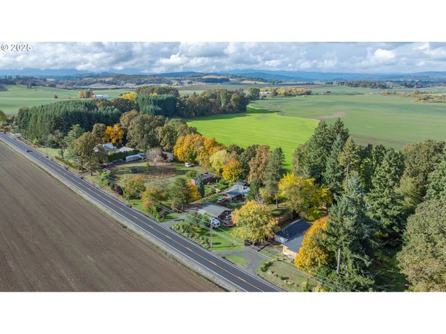 8030 Nw MEADOW LAKE Rd, Carlton, OR 97111