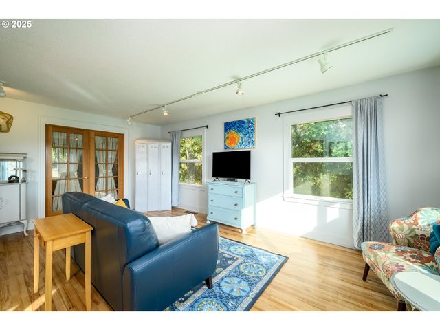 8030 Nw MEADOW LAKE Rd, Carlton, OR 97111