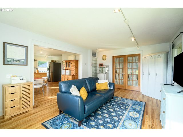 8030 Nw MEADOW LAKE Rd, Carlton, OR 97111