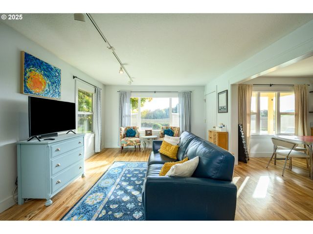 8030 Nw MEADOW LAKE Rd, Carlton, OR 97111