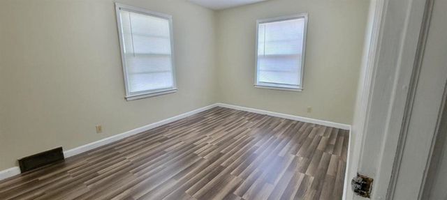 1633 N Pershing St, Wichita, KS 67208