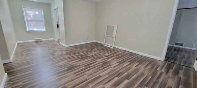 1633 N Pershing St, Wichita, KS 67208