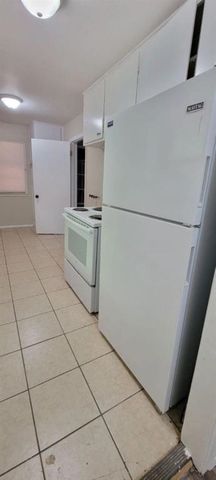 1633 N Pershing St, Wichita, KS 67208