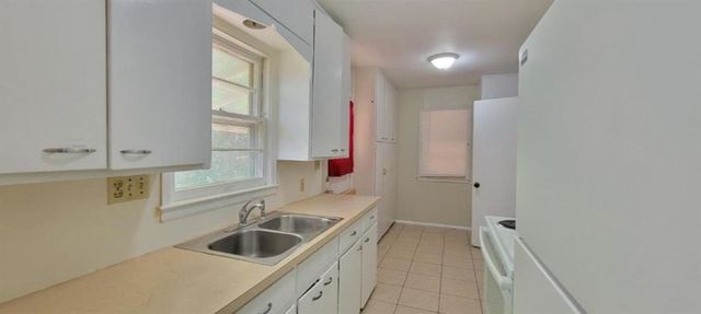 1633 N Pershing St, Wichita, KS 67208