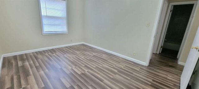 1633 N Pershing St, Wichita, KS 67208