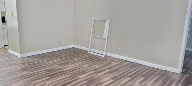 1633 N Pershing St, Wichita, KS 67208