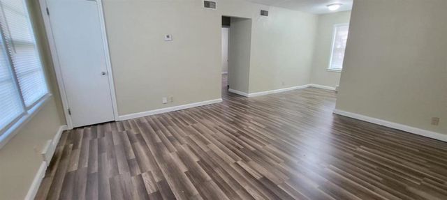 1633 N Pershing St, Wichita, KS 67208