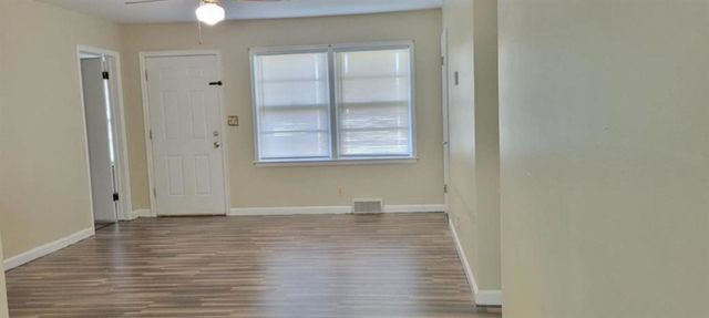 1633 N Pershing St, Wichita, KS 67208