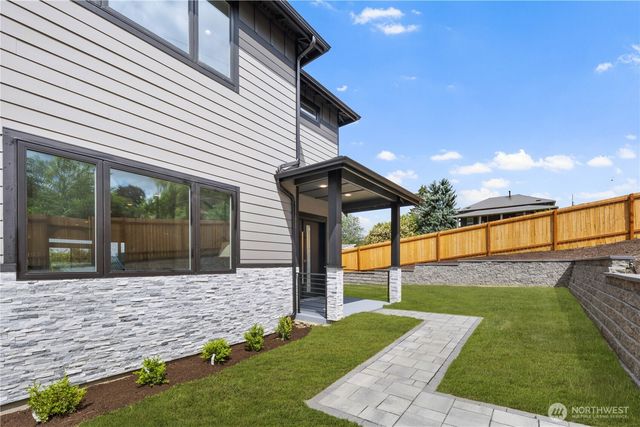 437 Hazel Avenue N, Kent, WA 98030