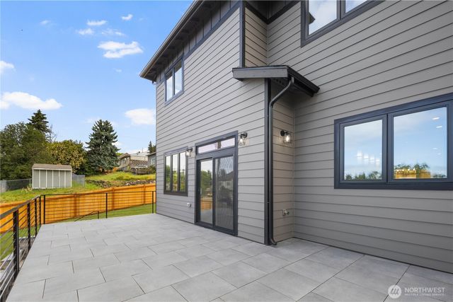 437 Hazel Avenue N, Kent, WA 98030