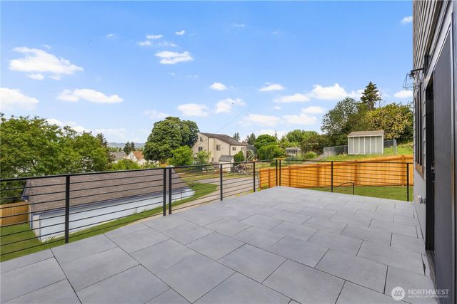 437 Hazel Avenue N, Kent, WA 98030